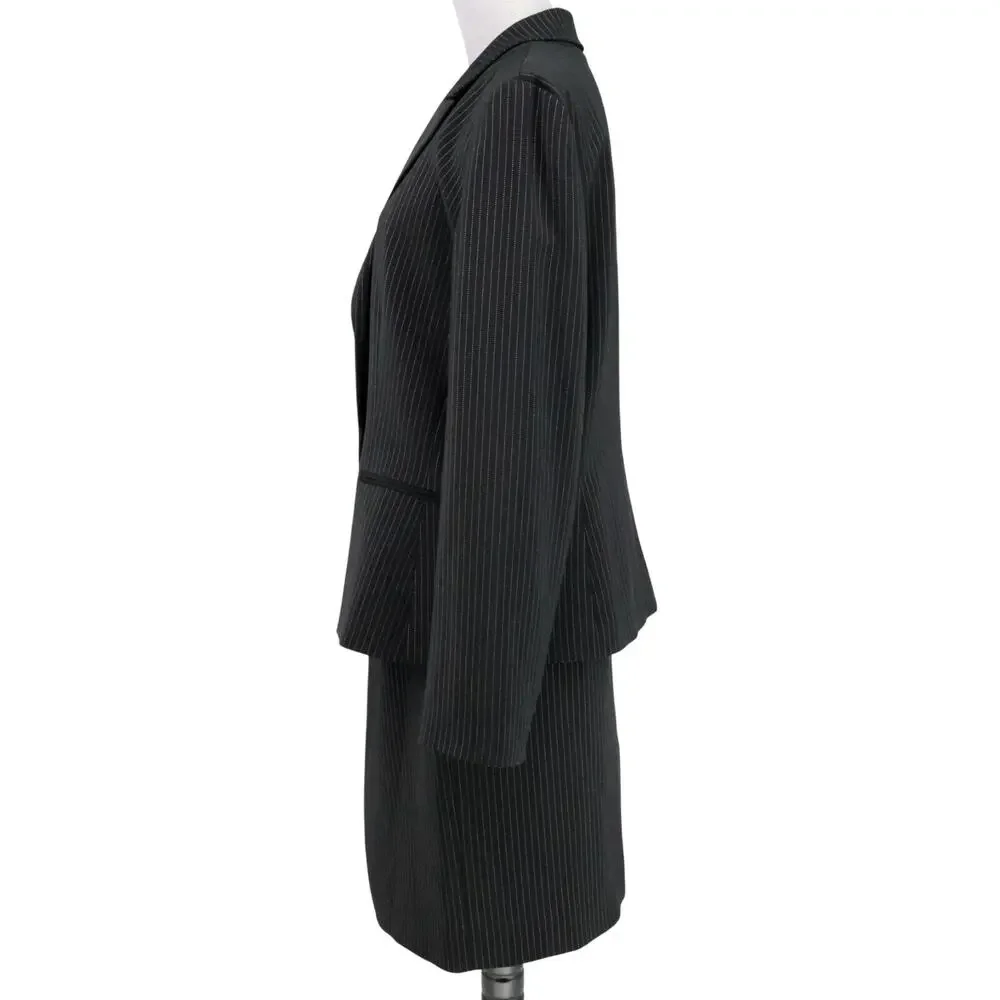 Tahari Skirt Suit Womens 16 Black Pinstripe Lined Buttons Pockets Career - Picture 11 of 16